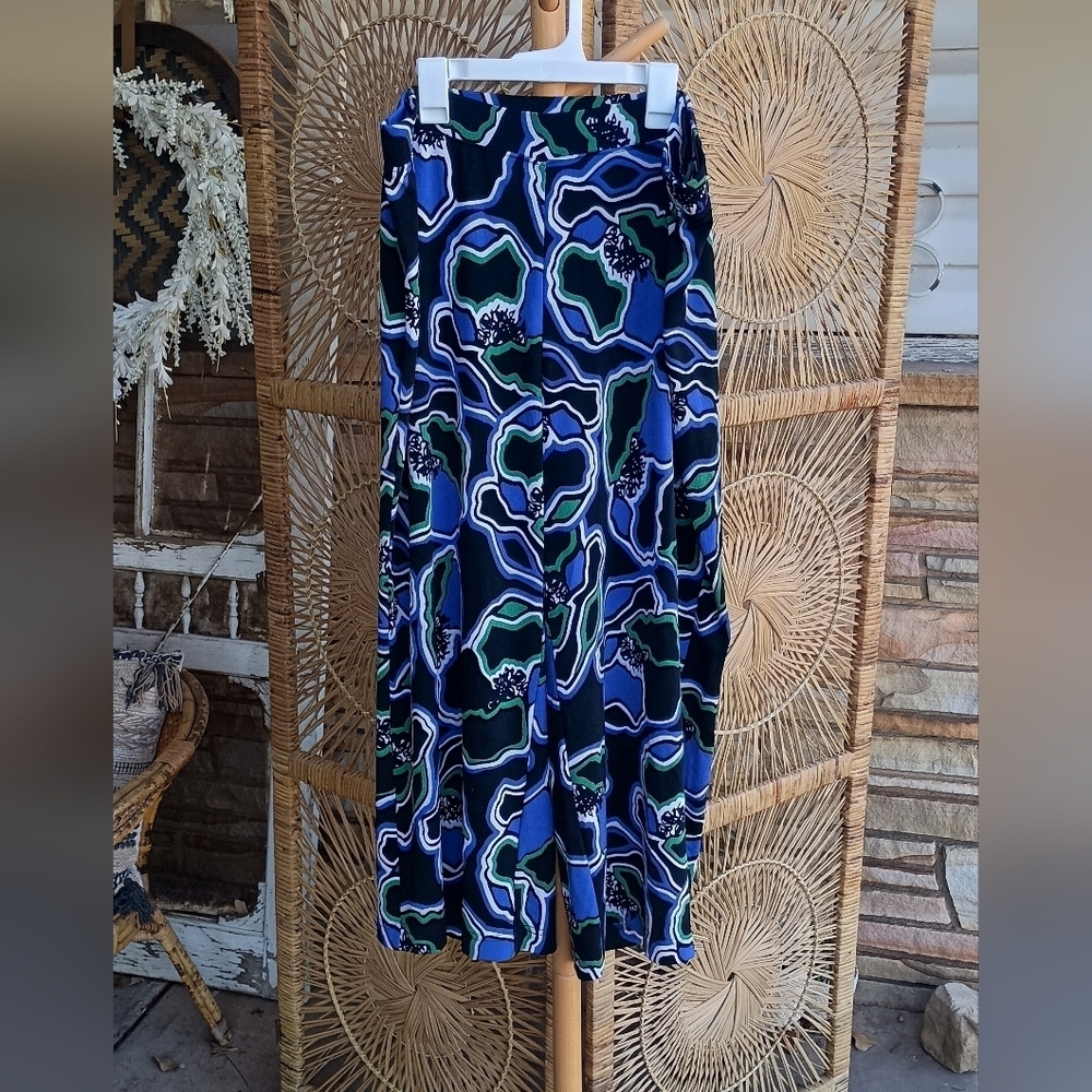 NWT Chicos Abstract Blue and Green Floral Travelers Non Wrinkle Pants_3 16-18